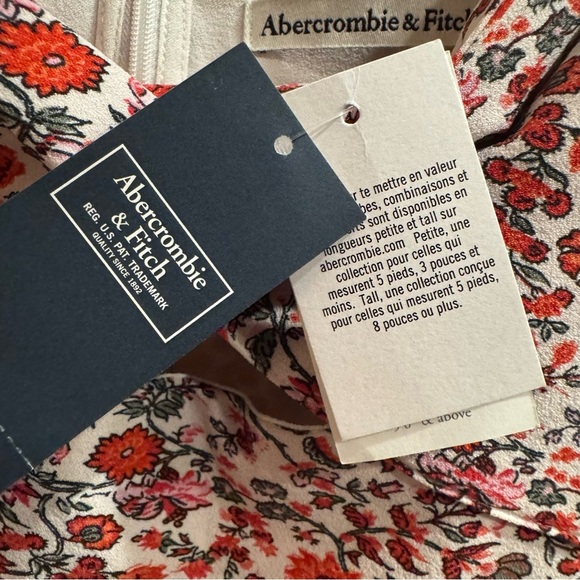 NWT Abercrombie & Fitch Twist-Front Cutout Mini Floral Dress Size Medium - Picture 8 of 16